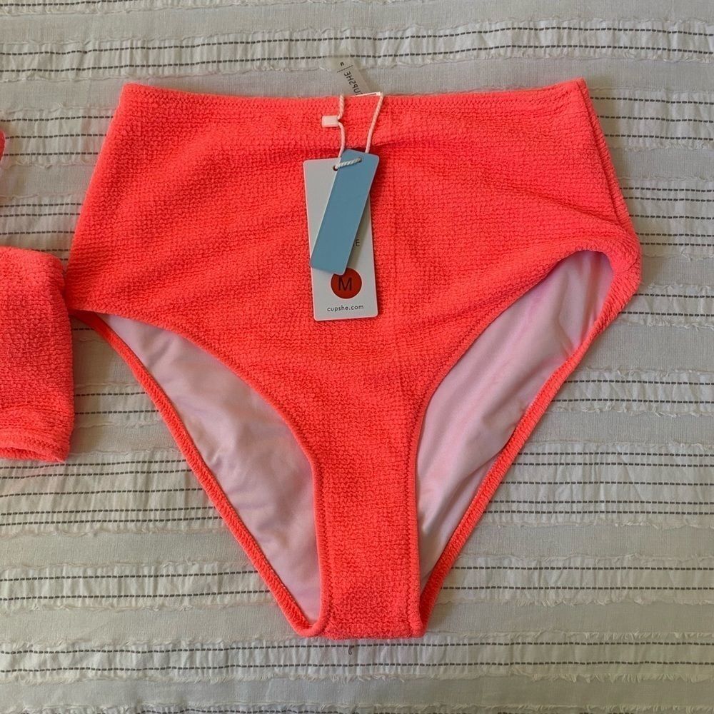 Bikini  - Picture 2 of 3